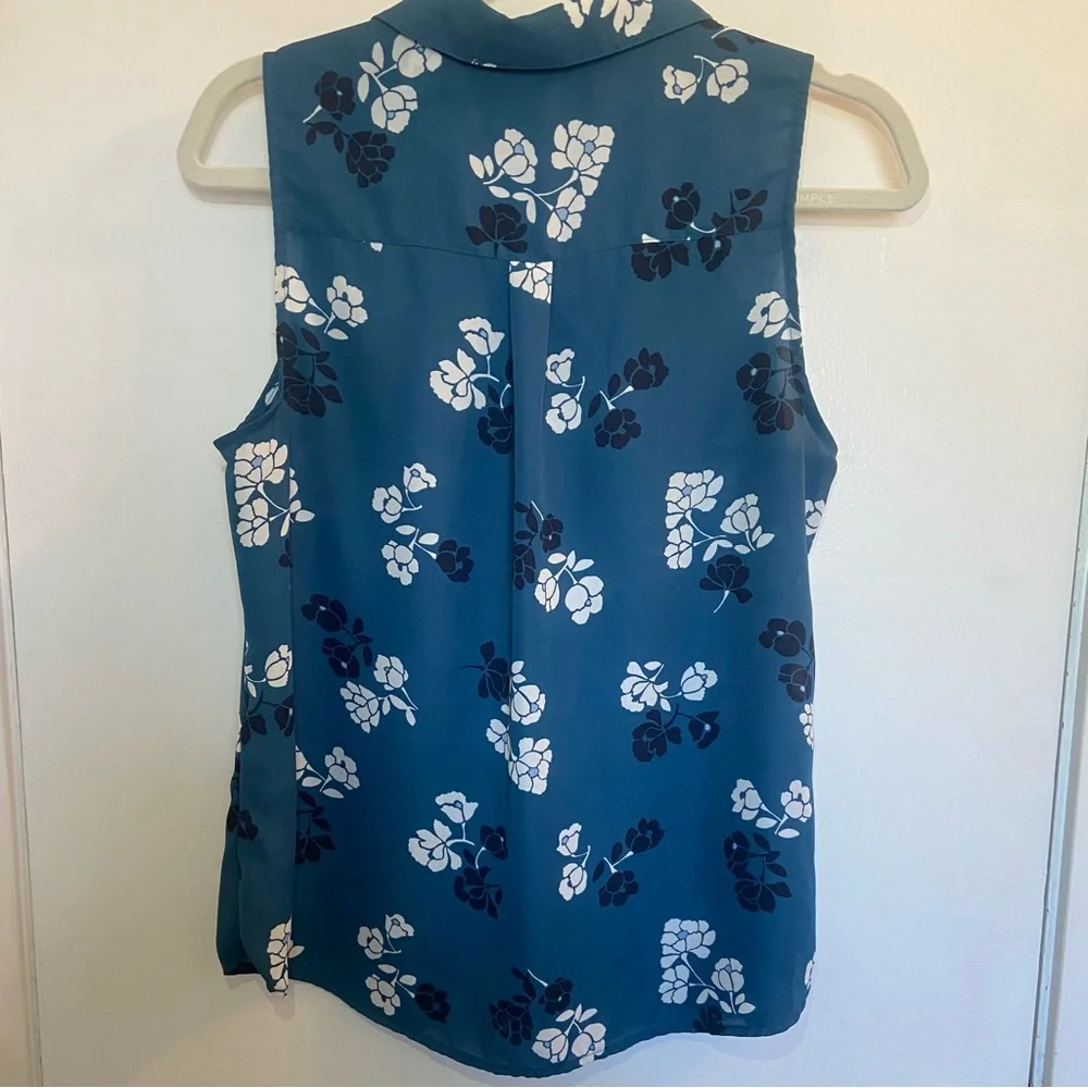 Banana Republic sleeveless blouse - Picture 2 of 6
